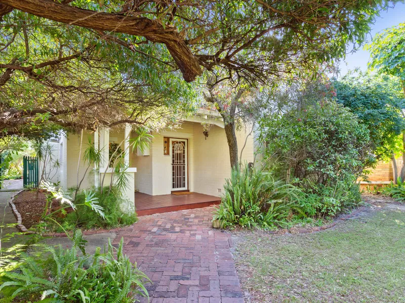 A HIDDEN CLASSIC 1920'S HOME REVEALS ALL ITS BEAUTIFUL SECRETS