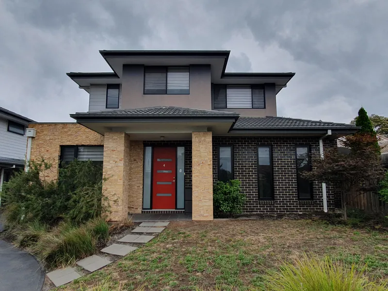 Townhouse, walking distance to Huntingdale Station