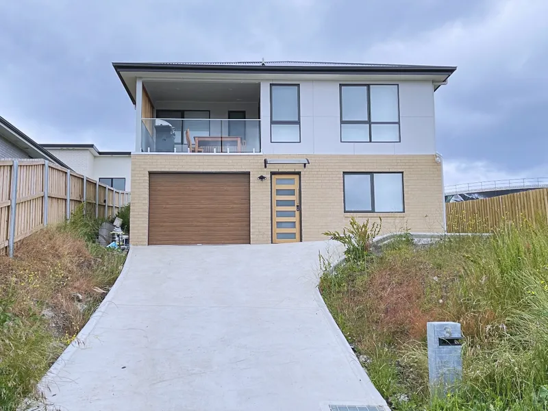 ONE Furnished room in a SHARED Newly-built house in Howrah for rent - within walking distance to Glebe Hill Village shopping centre