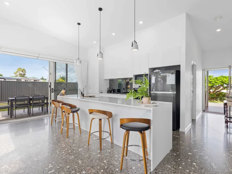 Sophisticated And Functional Living In The Heart Of Mooloolaba!