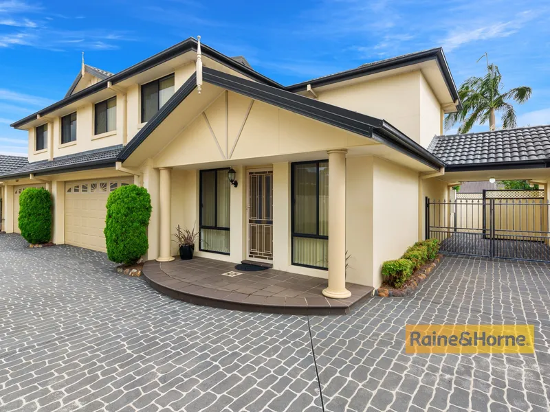 MAGNIFICENT TOWNHOUSE IN CONVENIENT LOCATION