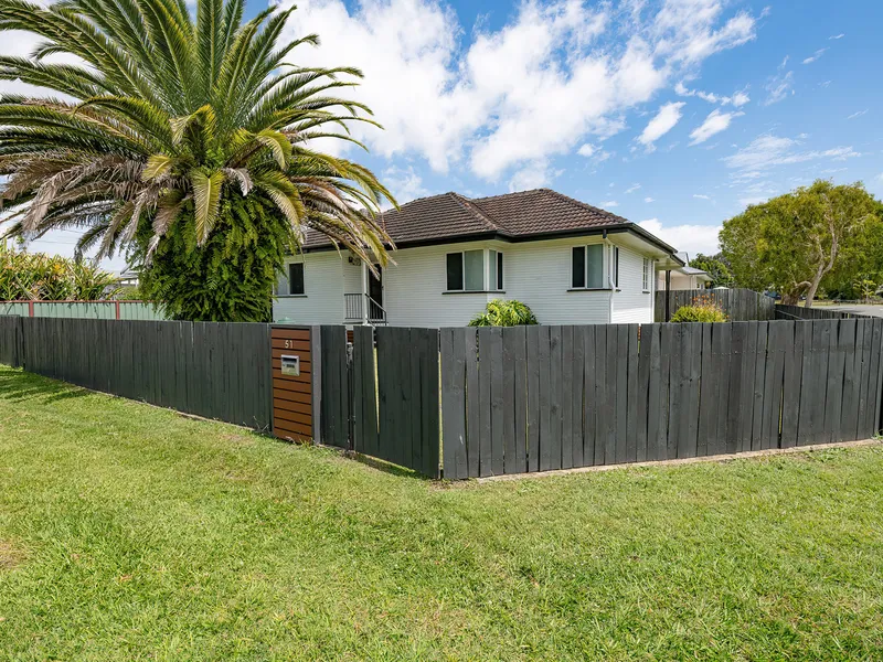 RENOVATED CHARACTER DEAGON COTTAGE!