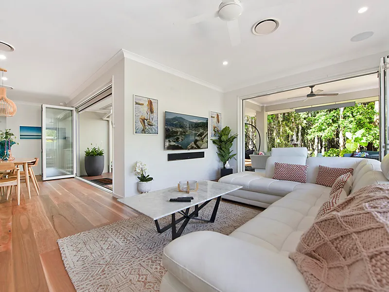 Fully Furnished Deluxe Noosa Living