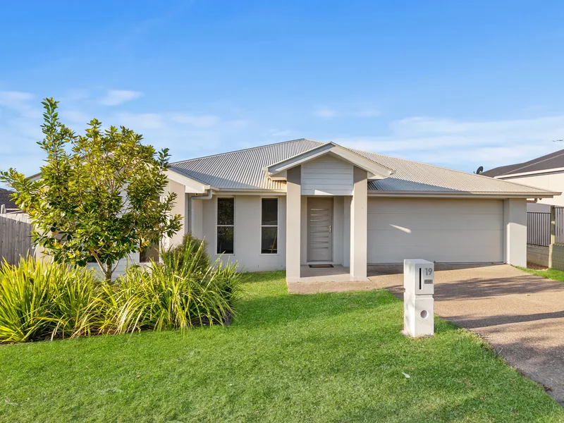 Great-sized family home in quiet Springfield Lakes street