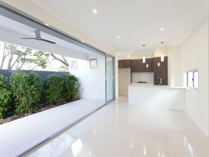 SPACIOUS 2 BEDROOM TOWNHOUSE, CORINDA