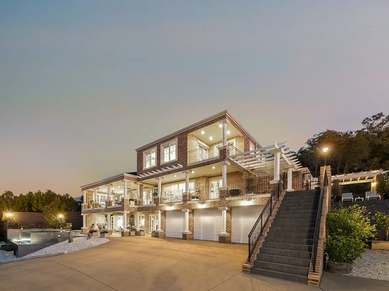 Dreamy, Luxury Hills Escape