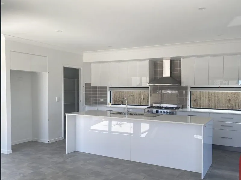 RARE 5 BEDDER IN WAVELL HEIGHTS