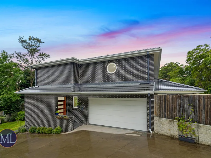 Near New Duplex Style Townhouse - Stroll to Shops