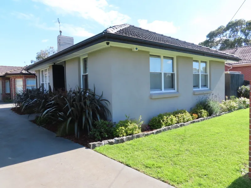 Immaculately Presented Unit with Garden Maintenance!