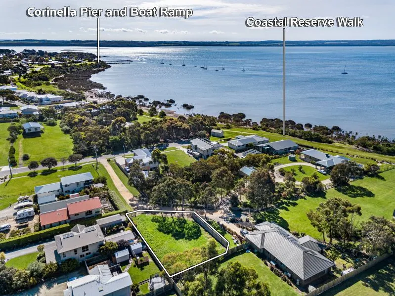 BUILDING BLOCK ON CUL-DE-SAC WITHIN MOMENTS OF FORESHORE!