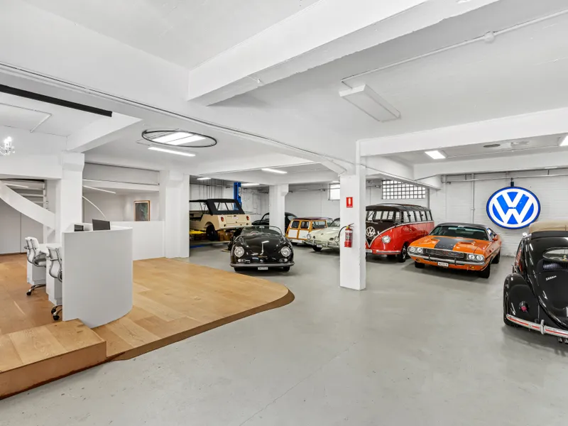 Unique Warehouse/Garage or the Ultimate Man Cave | a.k.a '1 Oswald St Darling Point'