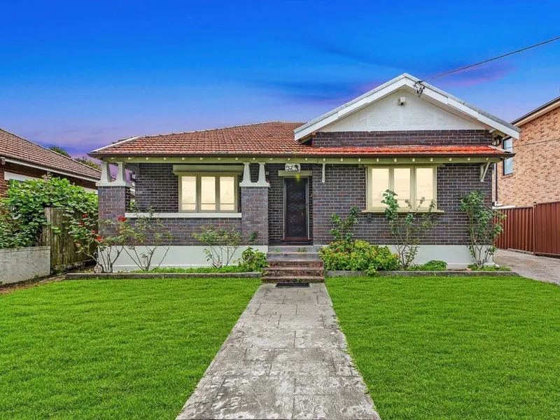 STUNNING FAMILY HOME IN PRIME LOCATION OF PUNCHBOWL