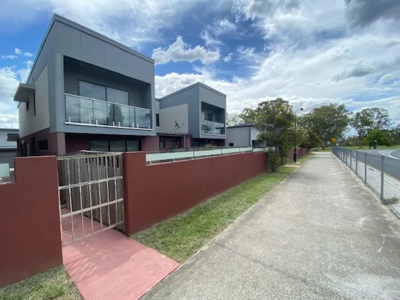 Huge 3 Bed + Study Townhouse with Street Frontage Appeal