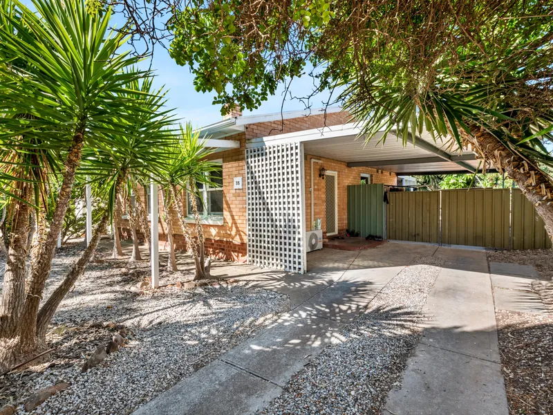 WELL PRESENTED 3 BEDROOM SEMI-DETACH