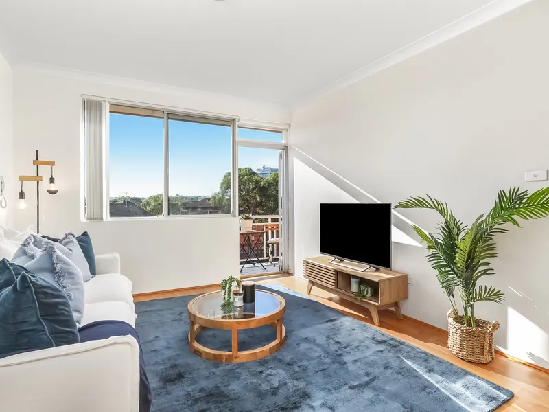 Top Floor North Facing Renovated Apartment