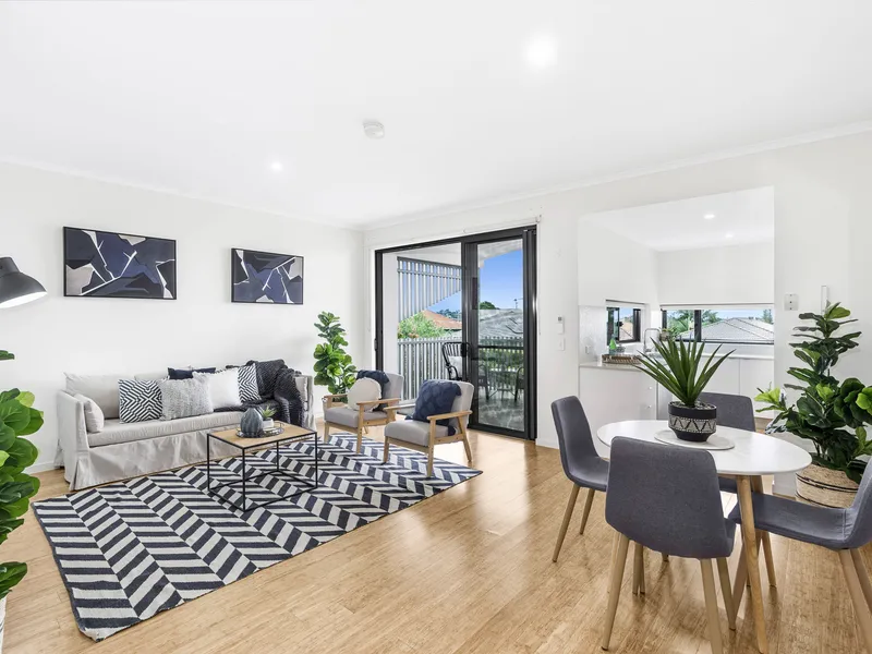 Executive Top Floor Apartment in Carina Heights