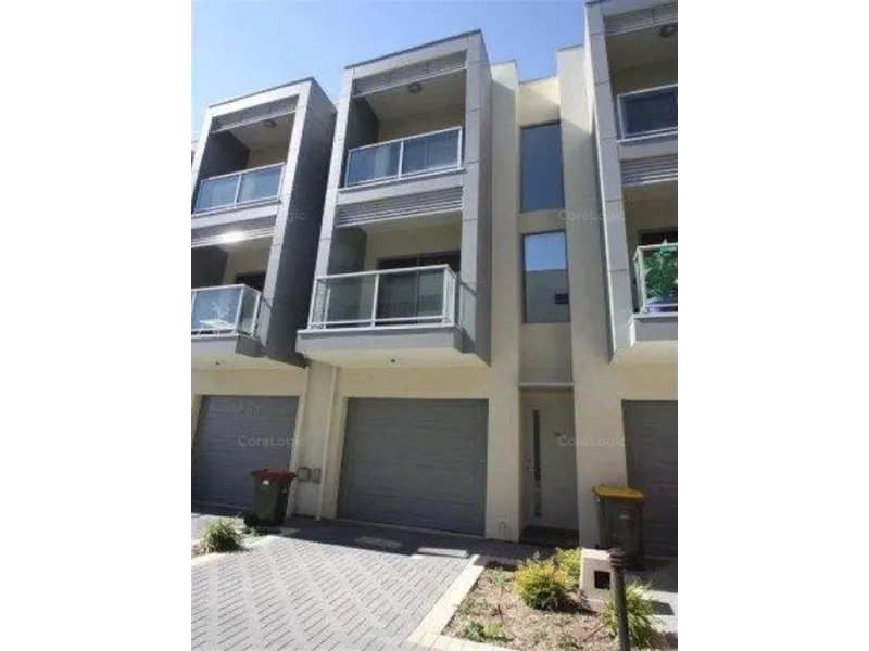 TOWNHOUSE IN THE HEART OF MAWSON LAKES