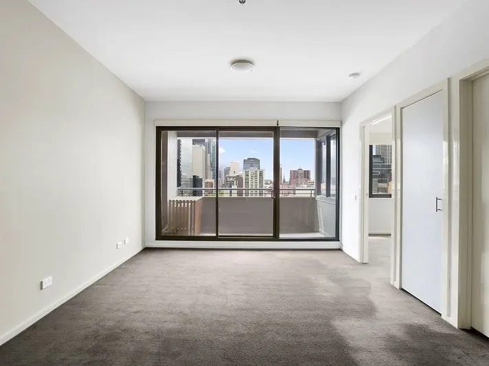 SPACIOUS 2 BEDROOM APARTMENT - IN POPULAR, SECURE LOCATION
