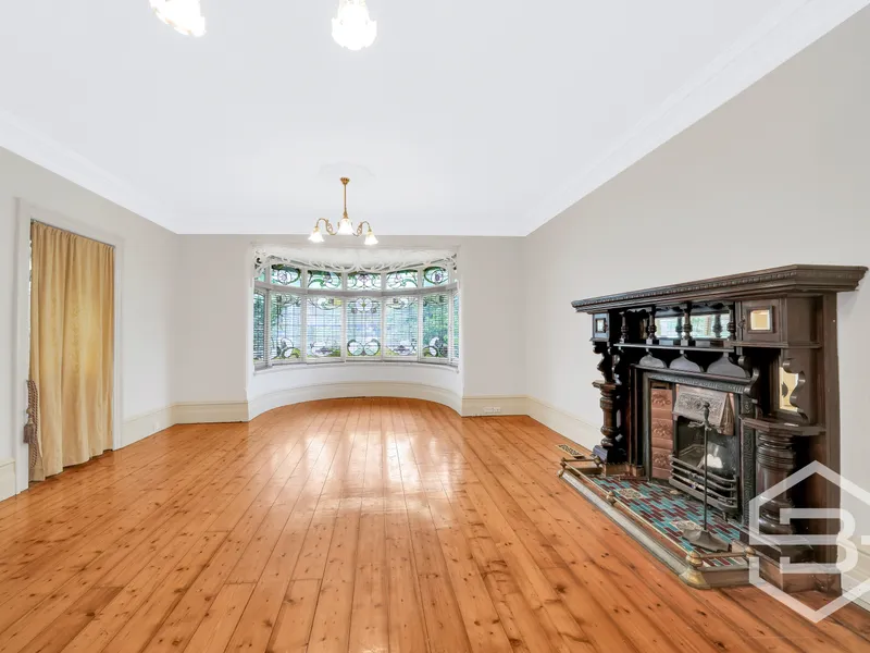 Imposing Edwardian, A Short Walk to Everything!