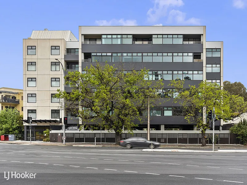 City Fringe Lifestyle with Sensational Parkland Views