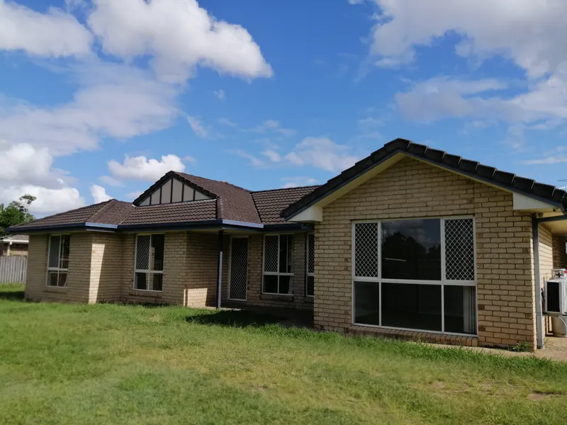 Great Home with 5 Double Bedrooms