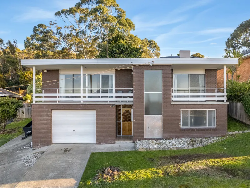 Solid 4-bedroom 2-bathroom family home with sensational views.