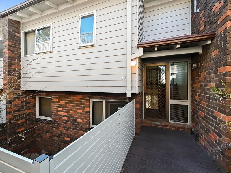 Timeless Townhouse with Breathtaking Riverside Views