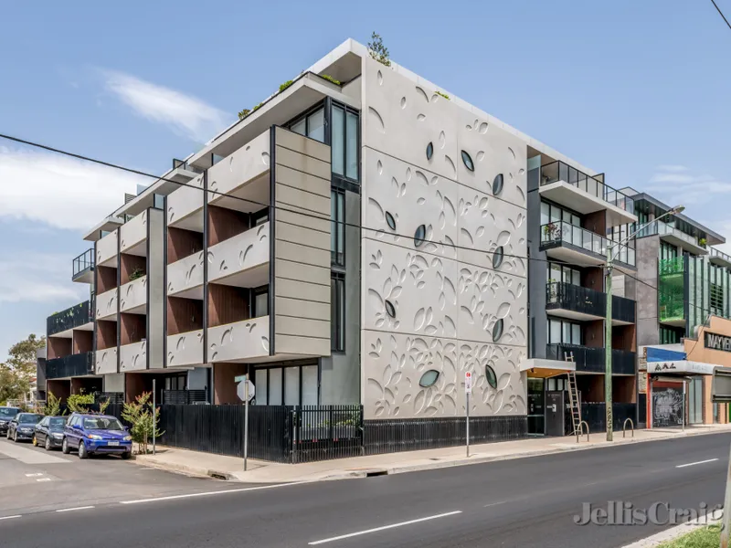Good Size Apartment in Westgarth with City Views