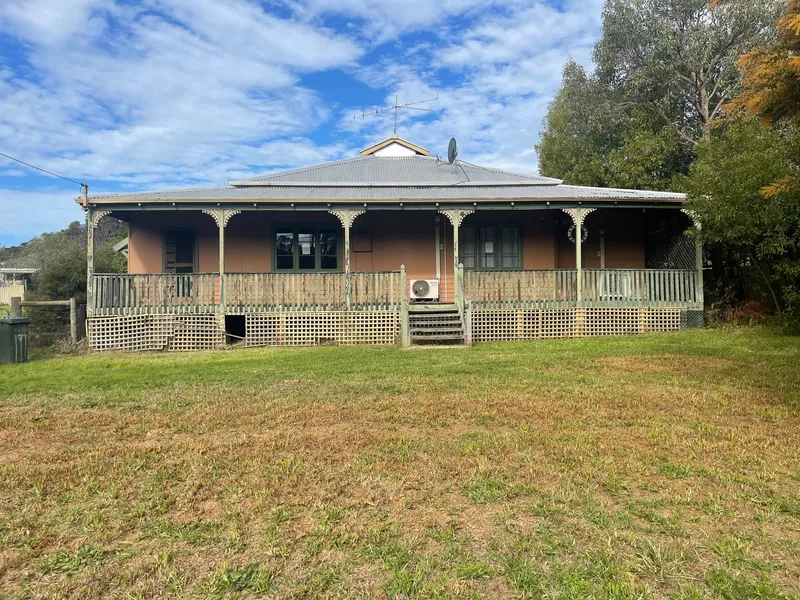LARGE HOME ON EXTRA LARGE BLOCK