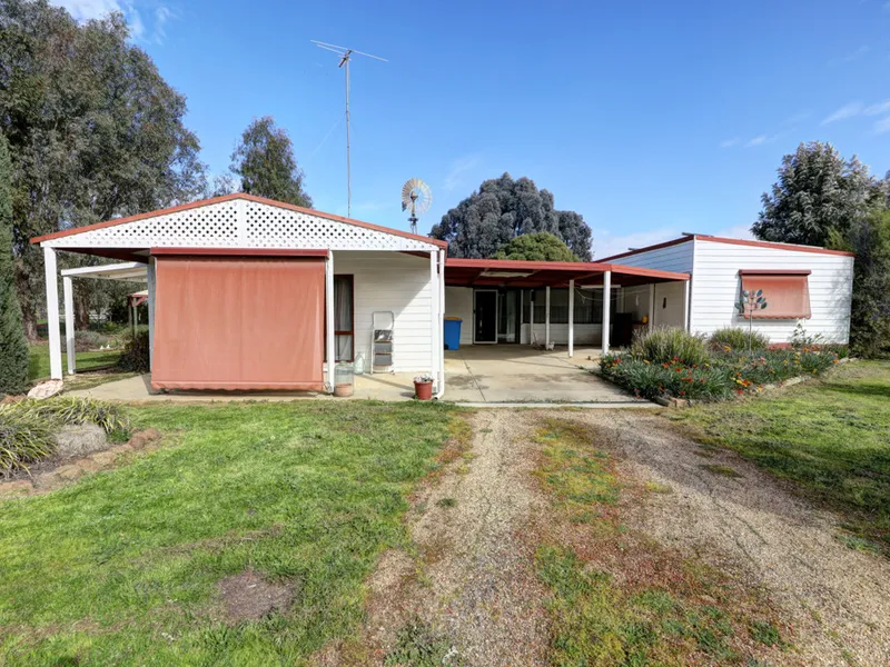 10 Acres of Lifestyle Living