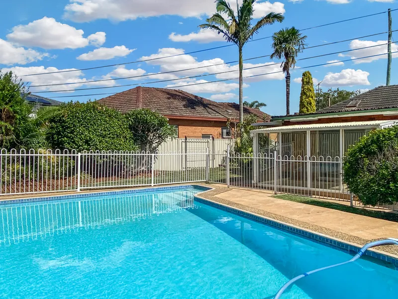 Easy Care Famliy Home - Great Location