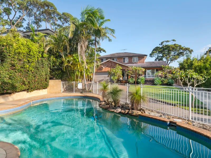 Spectacular Family Entertainer On Tropical Gardens With Pool In A Prime Location