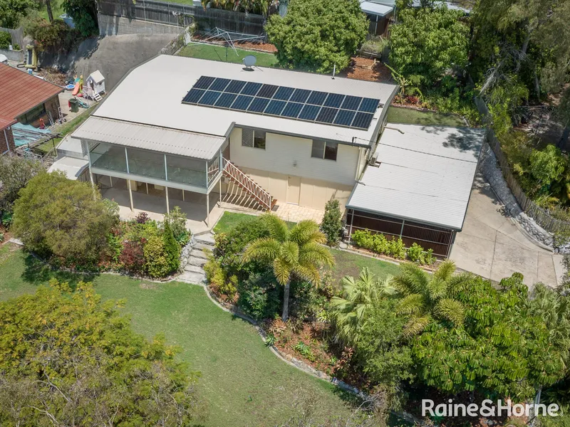 Great Family Getaway on a Massive 1227m2 Block with Panoramic Views..!