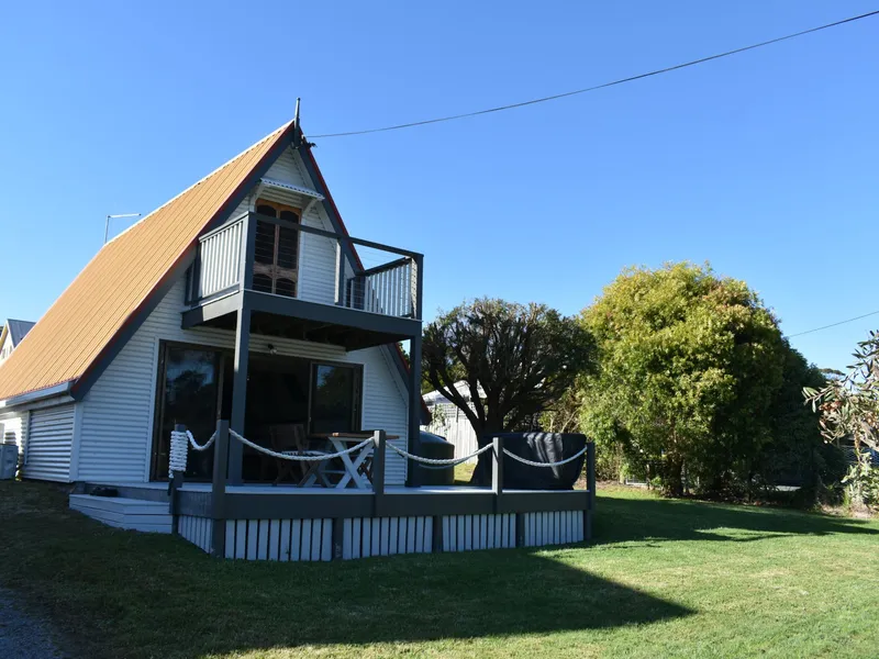 Enjoy life in Binalong Bay