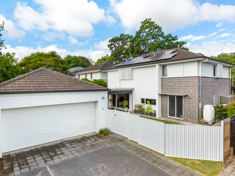 STUNNING QUALITY MIRVAC HOME BACKING ONTO BEAUTIFUL PARKLANDS