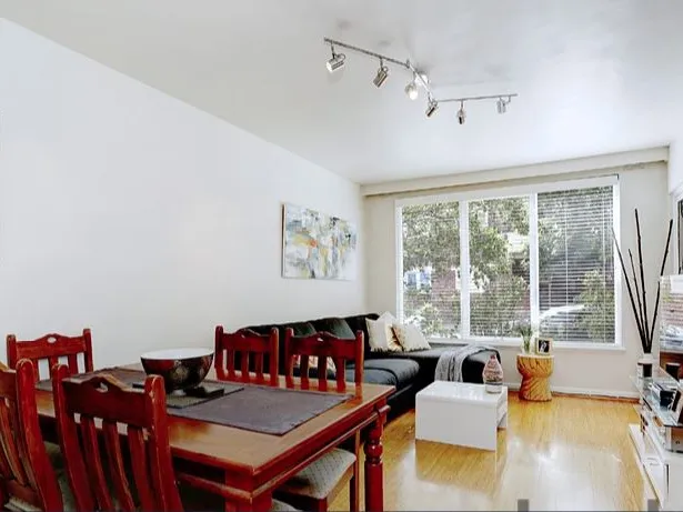 Low Maintenance 1 Bedroom Apartment