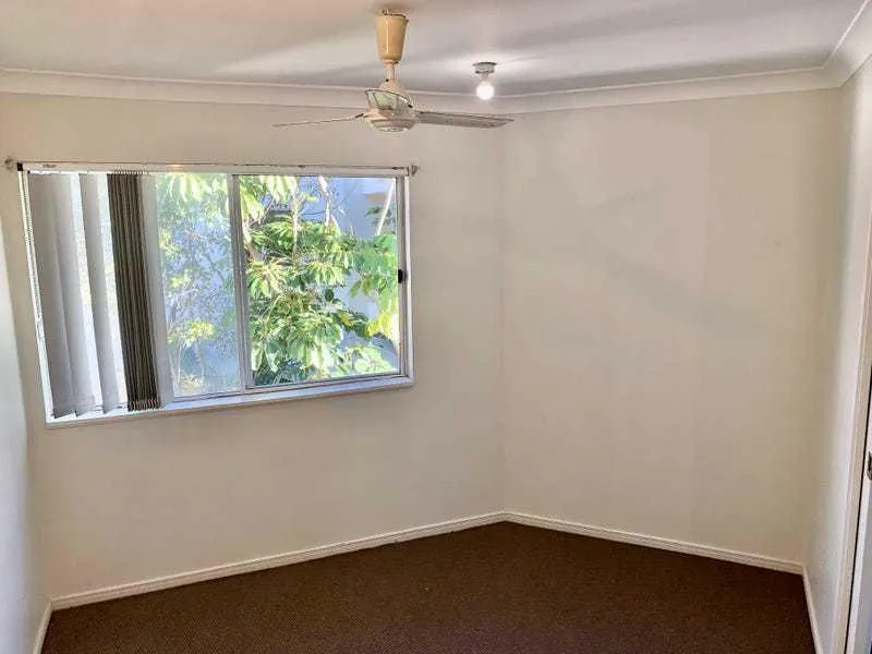 Spacious Tri-Level Townhouse in PRIME LOCATION