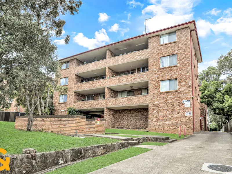 Upgraded 2 bedroom unit, Walk to station