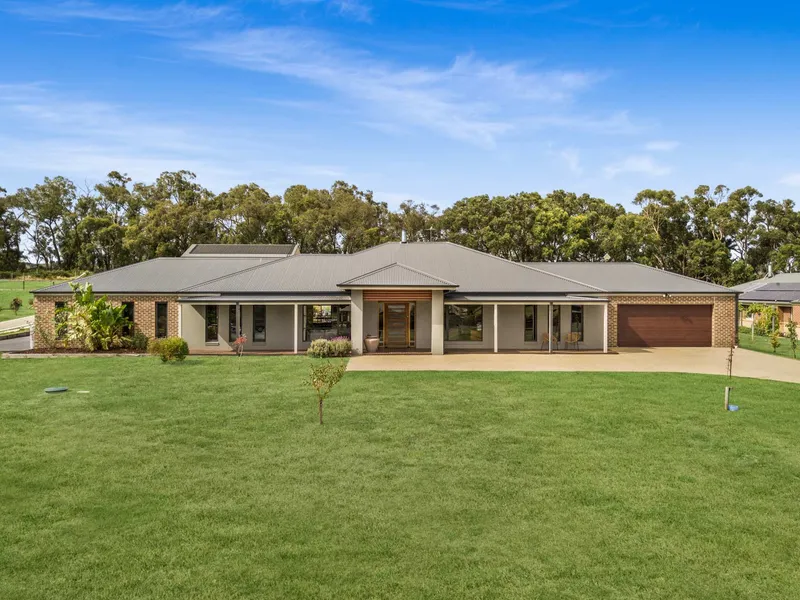 MAGNIFICENT RESORT-STYLE LIVING ON ONE ACRE AT NYORA’S BEST ADDRESS!