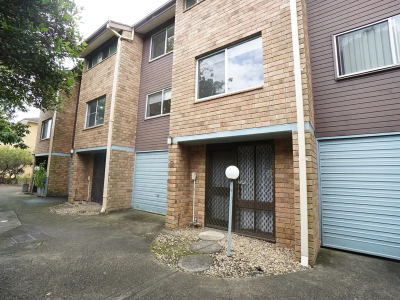 Renovated Three Bedroom Townhouse In Perfect Location