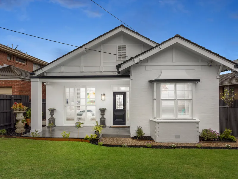 Coastal inspired Golden triangle beauty