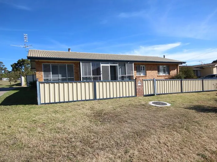 GREAT POSITION - CLOSE TO CREEK AND PARKLANDS