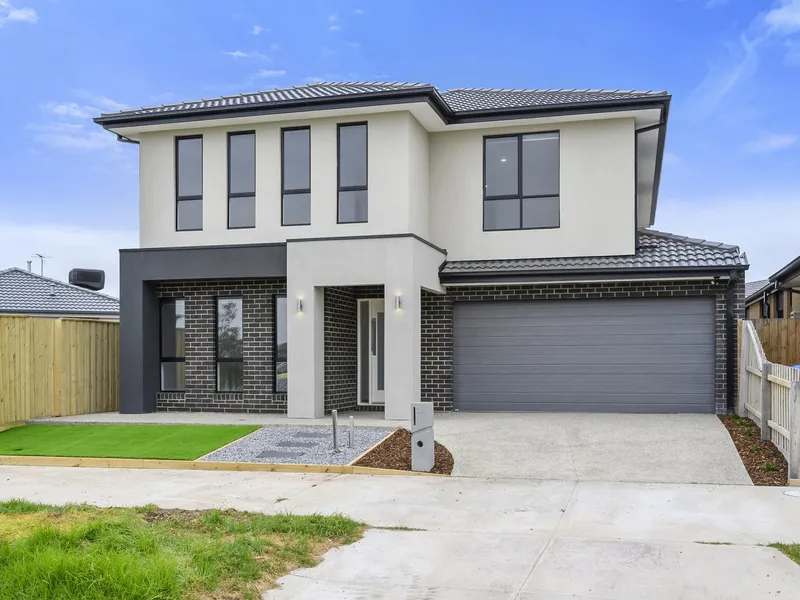 Luxury Family Living In Upper Point Cook