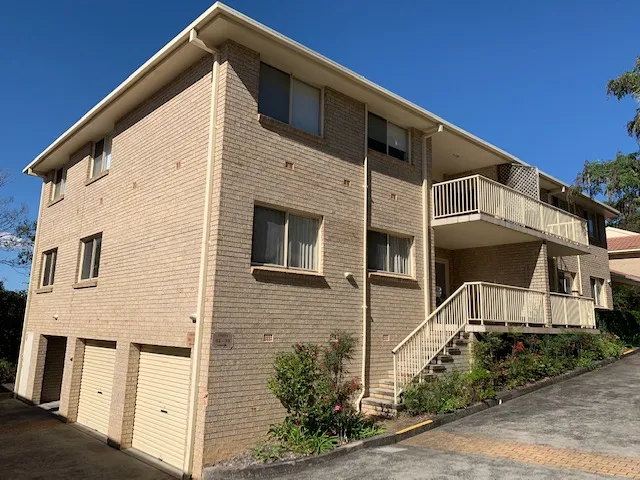 Large 3 bedroom unit with lock up garage
