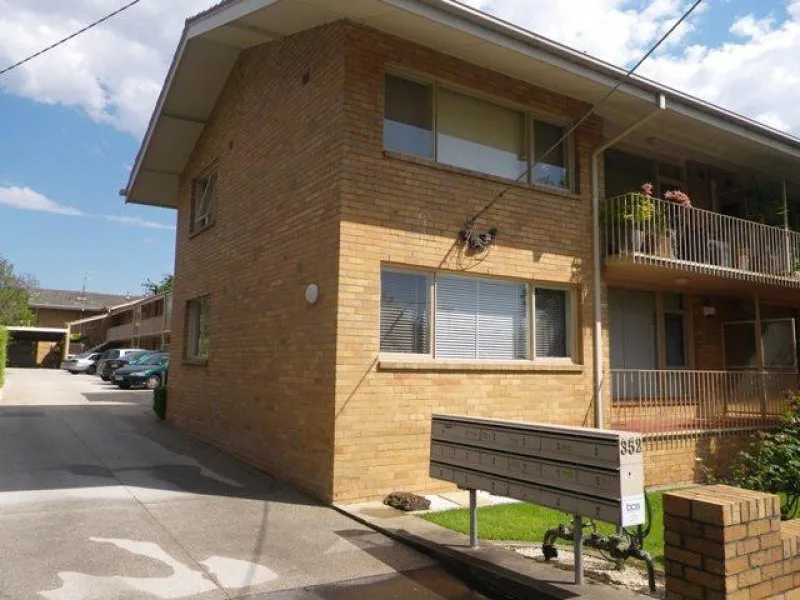 Bright north-facing apartment!