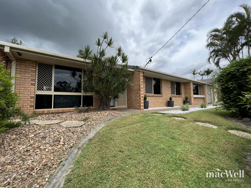 4 BED IN A PERFECT LOCATION WITH A MAN CAVE - HOW RARE IS THIS?!