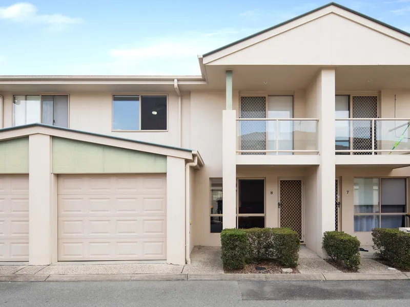 Modern low-maintenance townhouse