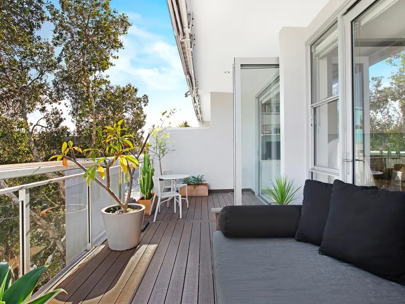 A Stylish Beachside Sanctuary In The Heart Of The Action 