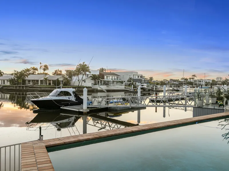 CHARMING ENTRY LEVEL MINYAMA WATERFRONT