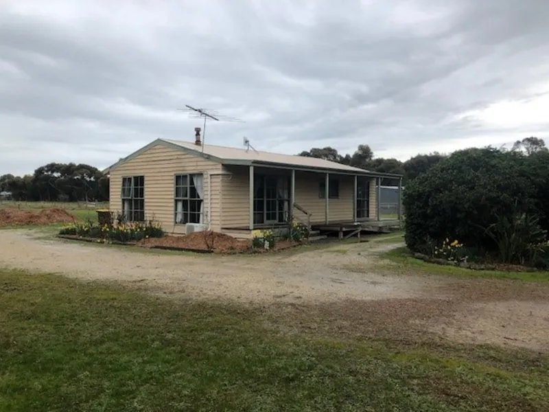 2 Bedroom Unit on 4 Acres!